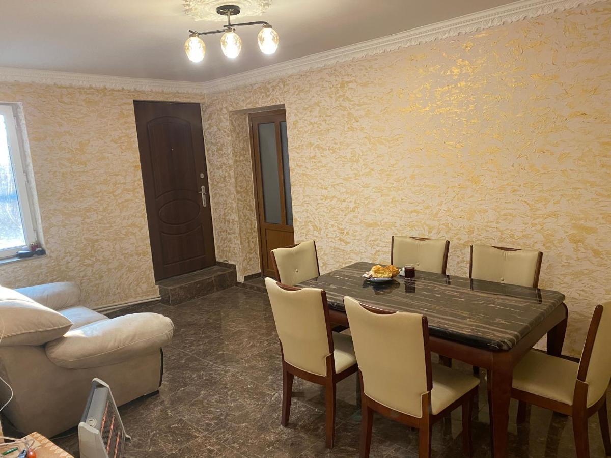 Friend'S House Rooms Near Airport Ghukasavan Exterior photo