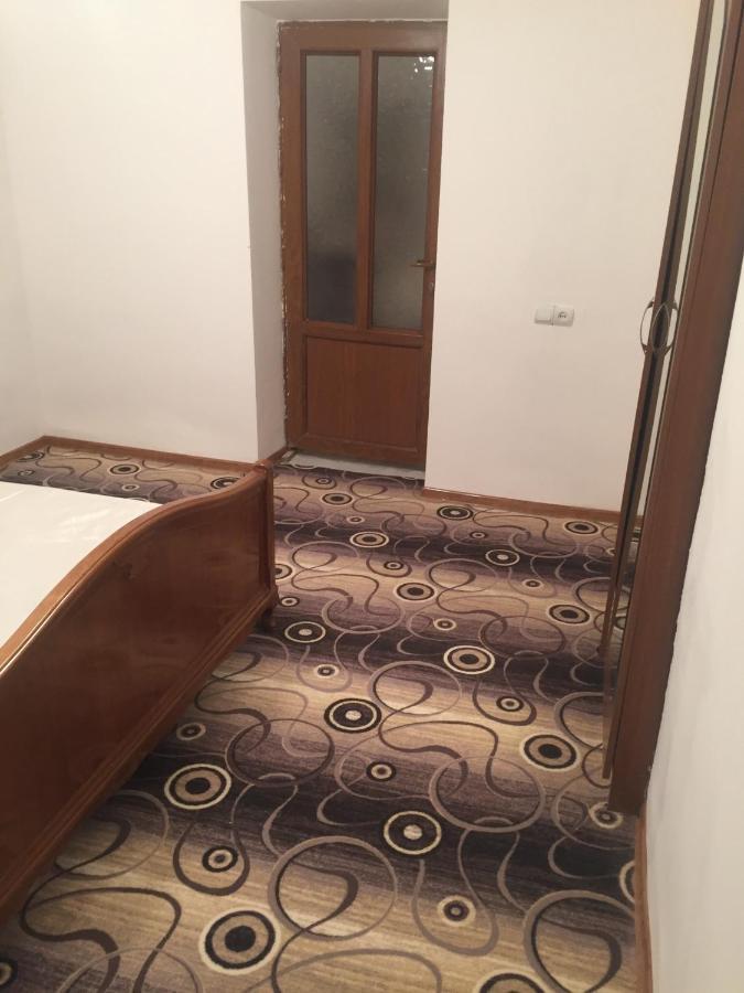Friend'S House Rooms Near Airport Ghukasavan Exterior photo