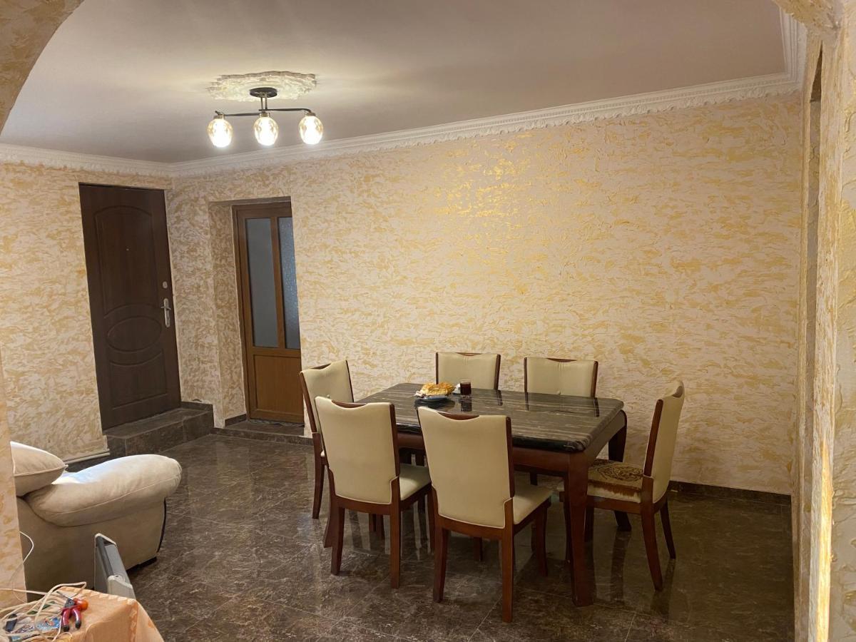 Friend'S House Rooms Near Airport Ghukasavan Exterior photo