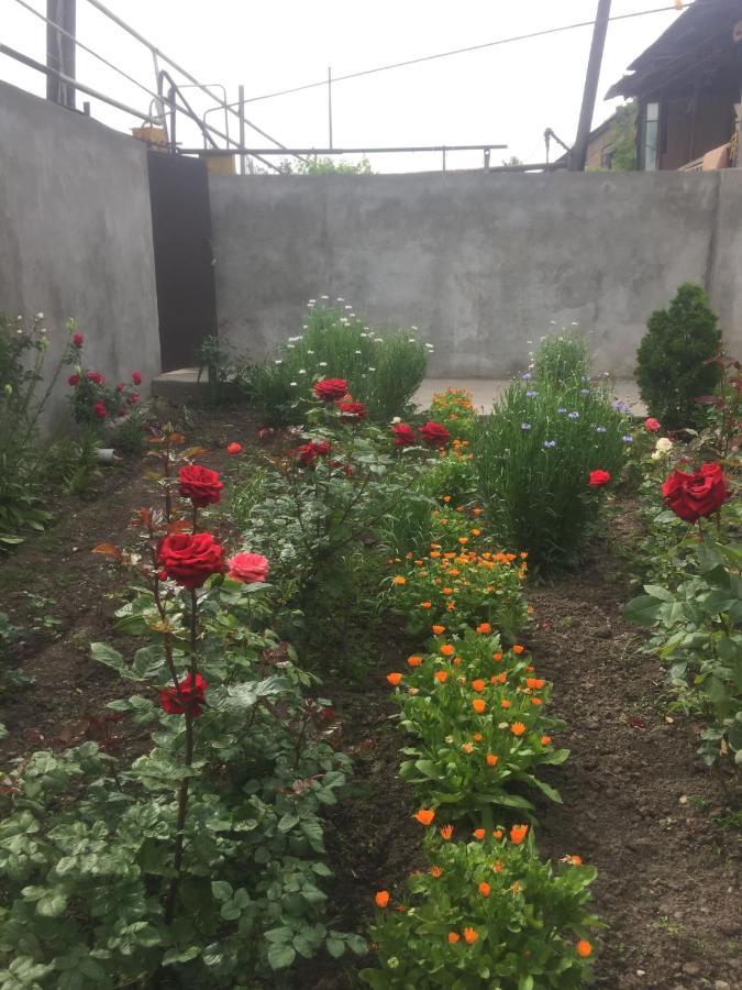 Friend'S House Rooms Near Airport Ghukasavan Exterior photo