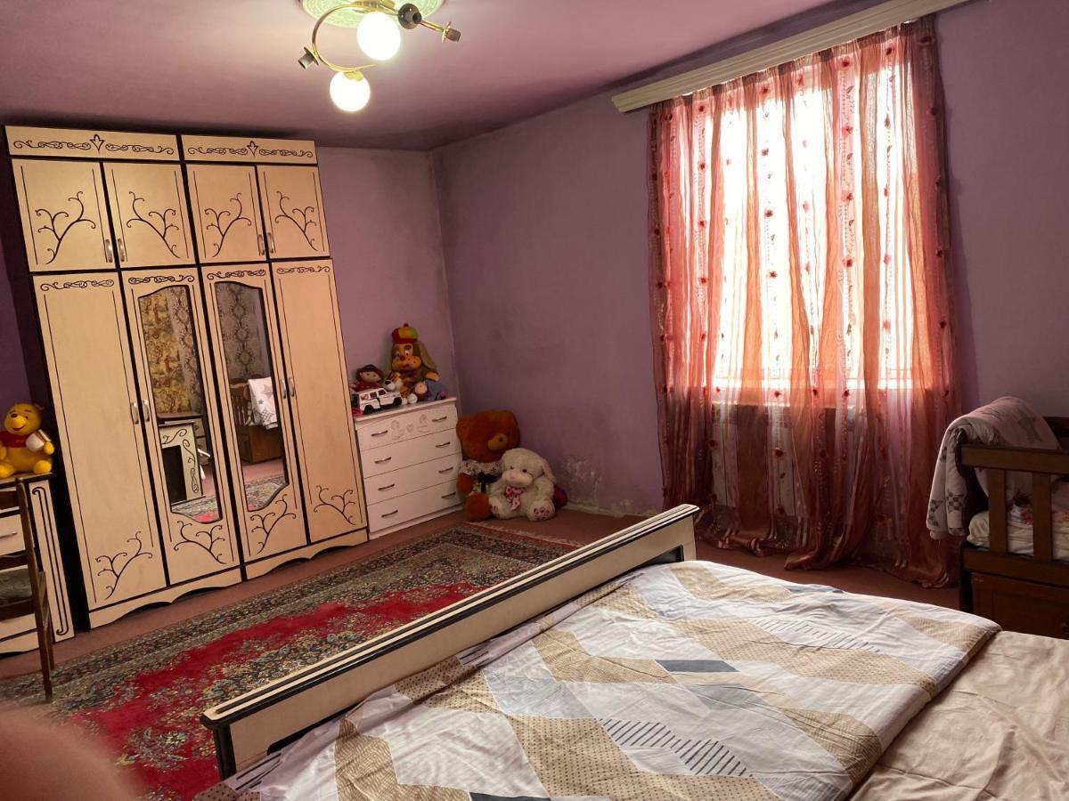 Friend'S House Rooms Near Airport Ghukasavan Exterior photo