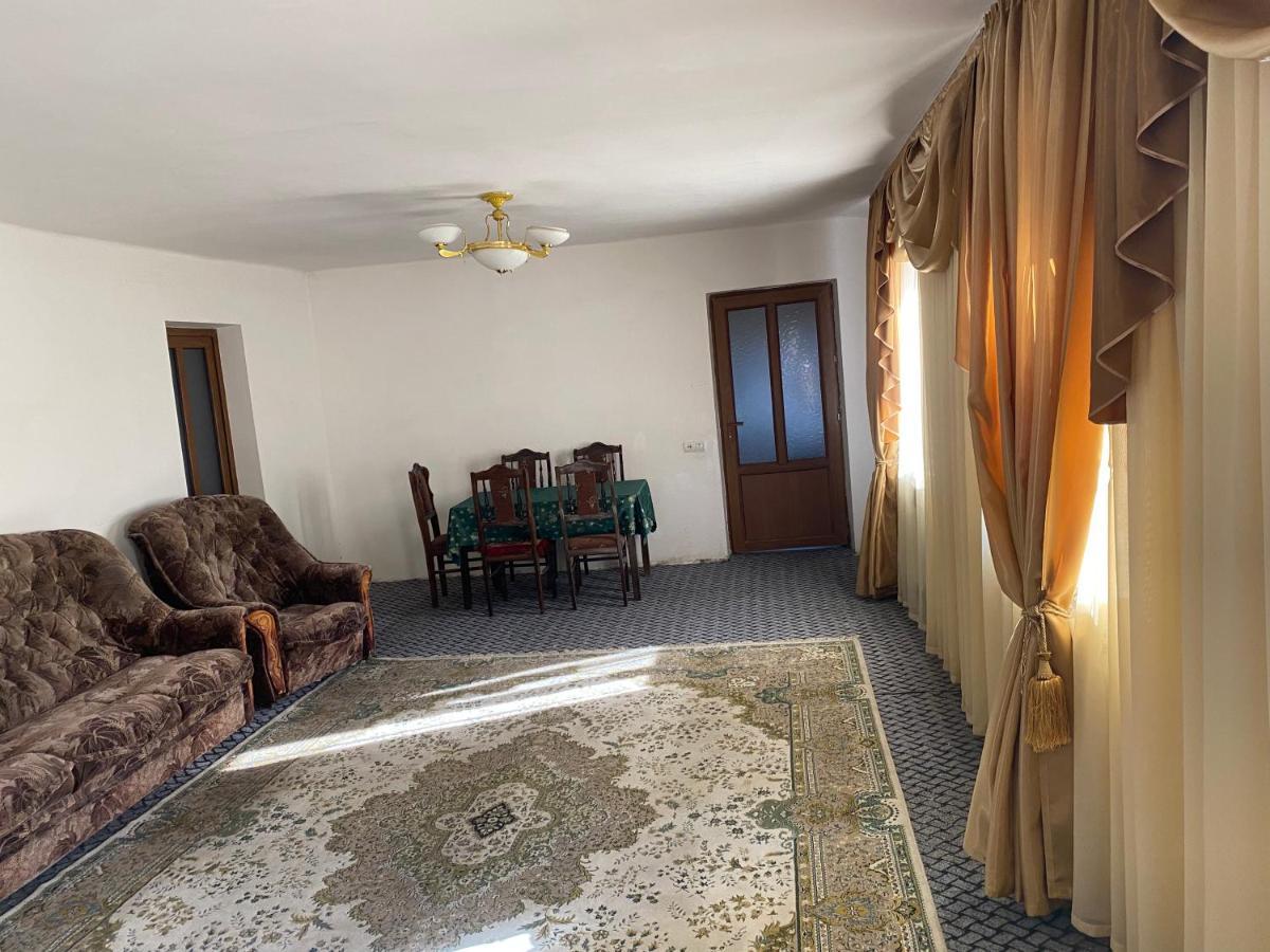 Friend'S House Rooms Near Airport Ghukasavan Exterior photo