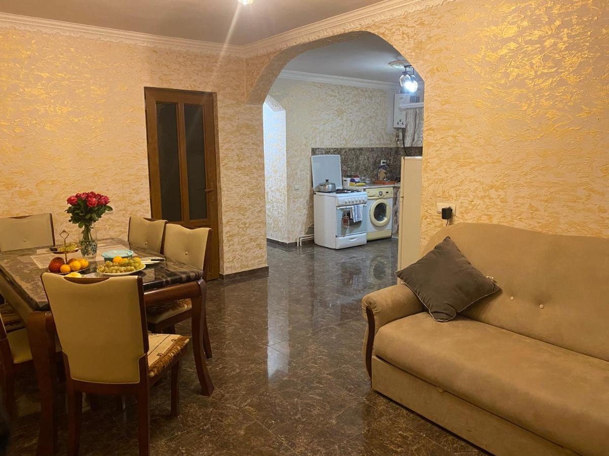 Friend'S House Rooms Near Airport Ghukasavan Exterior photo